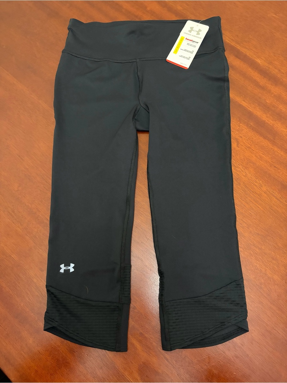NWT Under Armour Women’s Fly-By Compression Capris - Black - Size Small